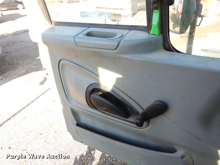 image for item EW9541 2006 International 7400 roll-off container truck