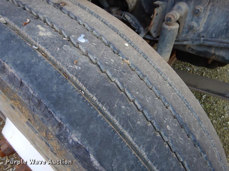 image for item EW9541 2006 International 7400 roll-off container truck