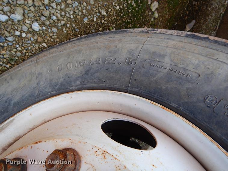 image for item EW9541 2006 International 7400 roll-off container truck