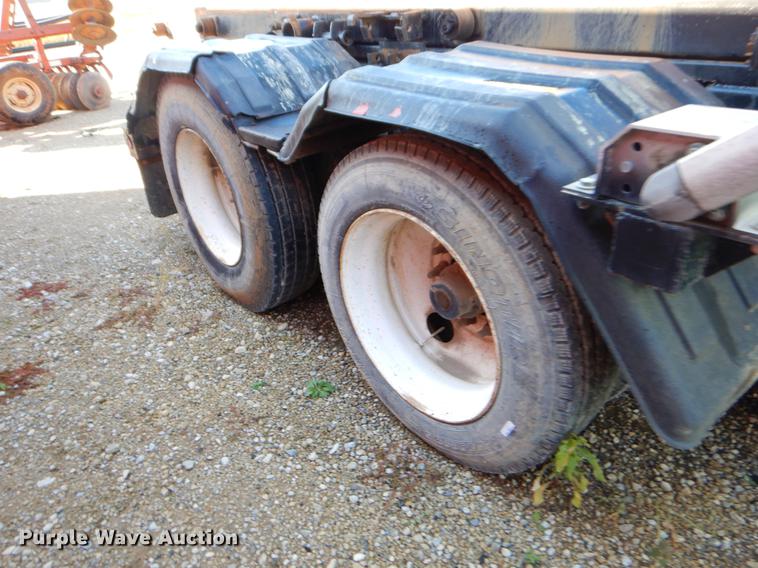 image for item EW9541 2006 International 7400 roll-off container truck