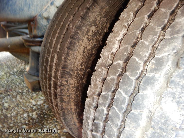 image for item EW9541 2006 International 7400 roll-off container truck