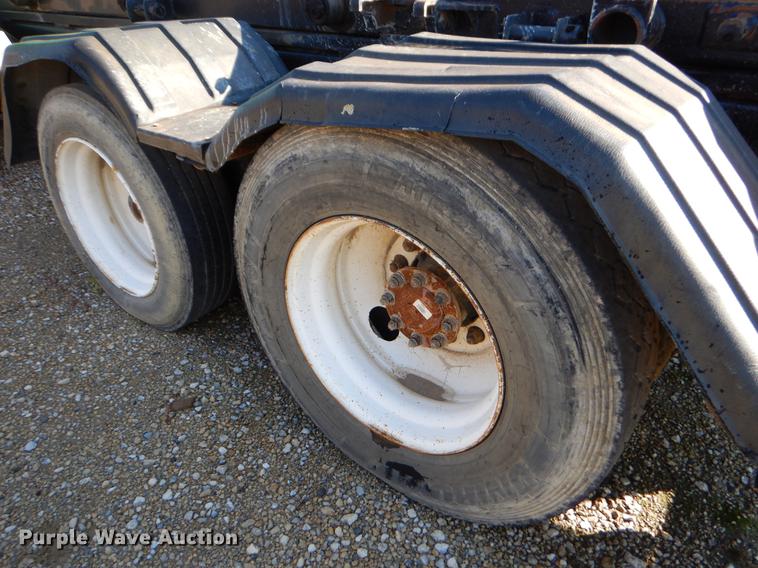 image for item EW9541 2006 International 7400 roll-off container truck