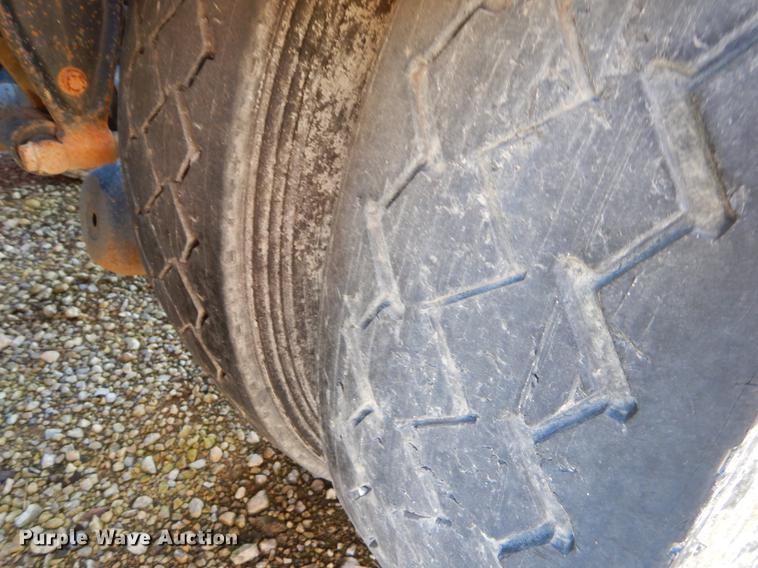 image for item EW9541 2006 International 7400 roll-off container truck