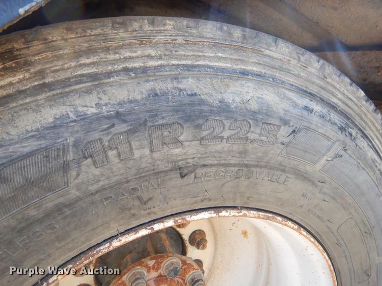 image for item EW9541 2006 International 7400 roll-off container truck