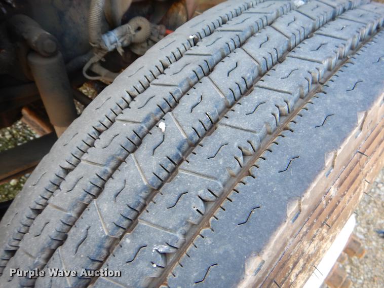 image for item EW9541 2006 International 7400 roll-off container truck