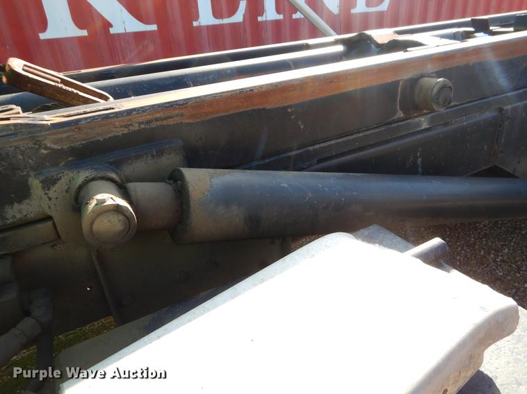 image for item EW9541 2006 International 7400 roll-off container truck