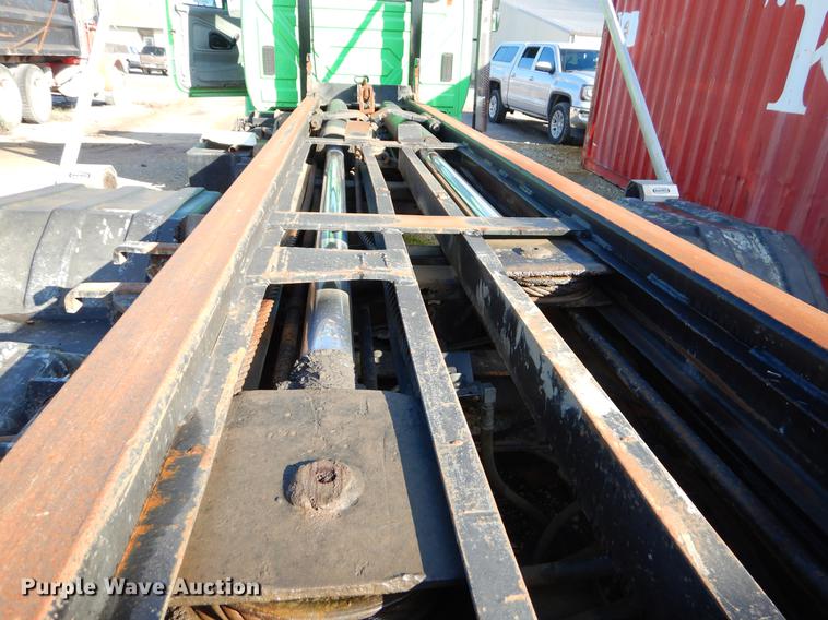 image for item EW9541 2006 International 7400 roll-off container truck