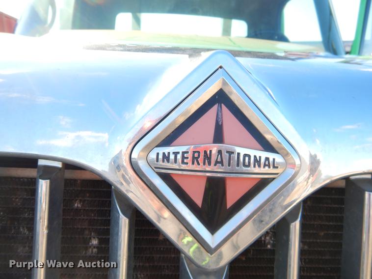 image for item EW9541 2006 International 7400 roll-off container truck