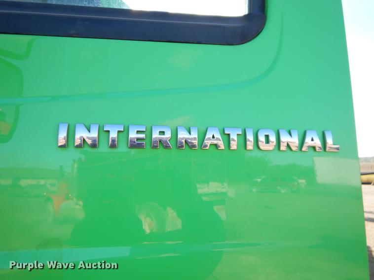 image for item EW9541 2006 International 7400 roll-off container truck