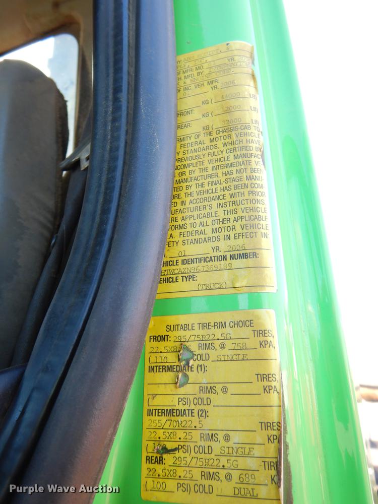 image for item EW9541 2006 International 7400 roll-off container truck