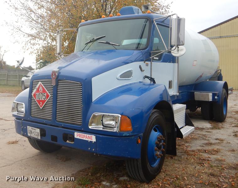 image for item EW9569 2002 Kenworth T300 propane fuel truck