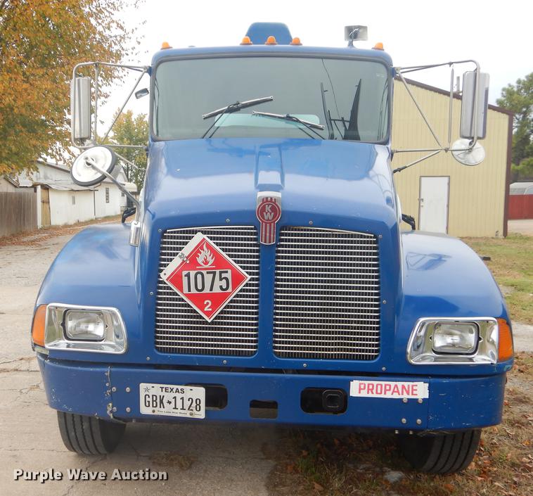 image for item EW9569 2002 Kenworth T300 propane fuel truck