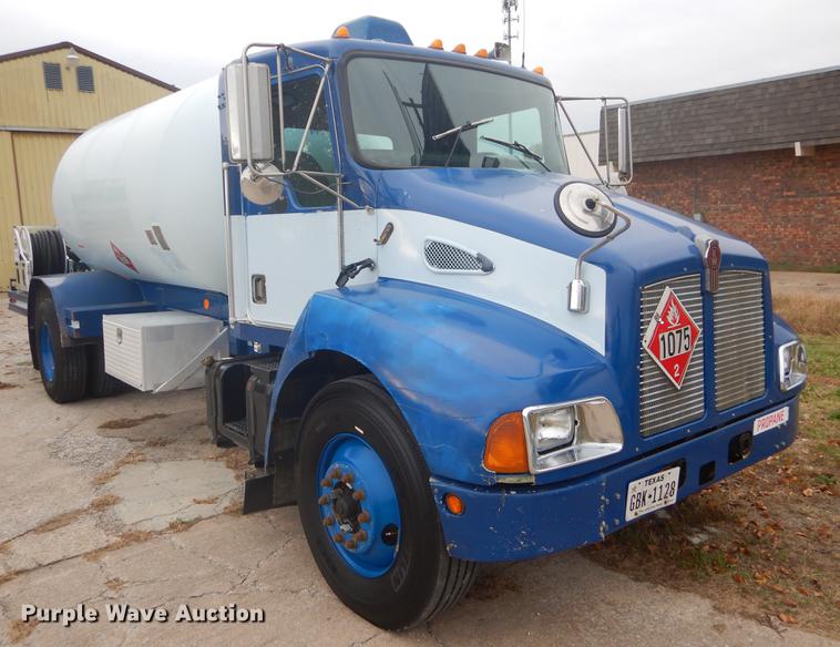 image for item EW9569 2002 Kenworth T300 propane fuel truck