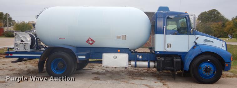 image for item EW9569 2002 Kenworth T300 propane fuel truck