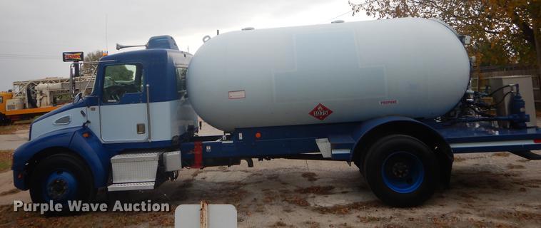 image for item EW9569 2002 Kenworth T300 propane fuel truck