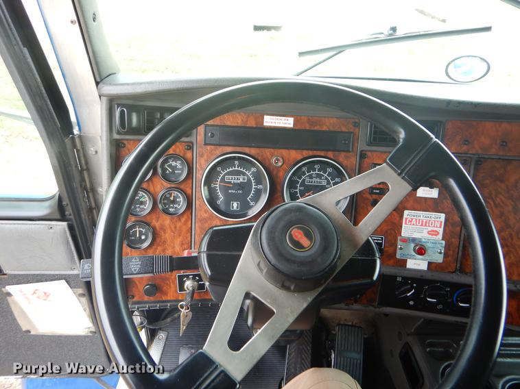 image for item EW9569 2002 Kenworth T300 propane fuel truck