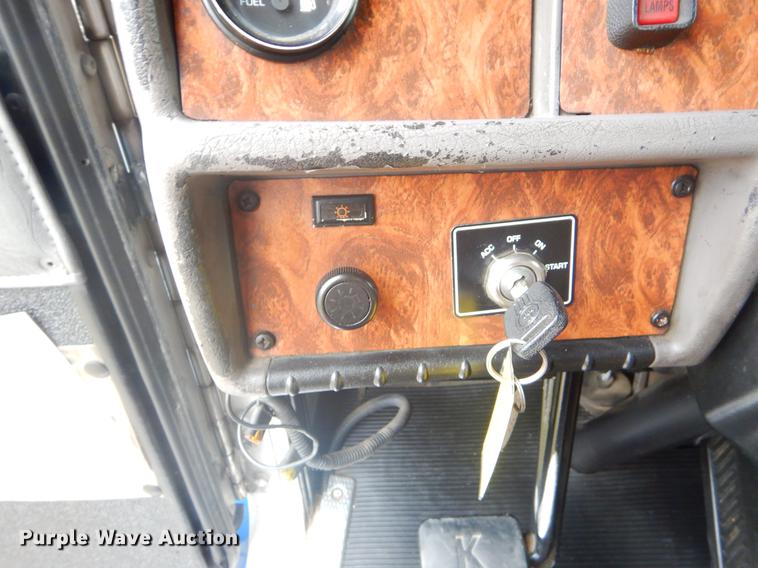 image for item EW9569 2002 Kenworth T300 propane fuel truck