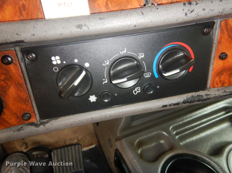 image for item EW9569 2002 Kenworth T300 propane fuel truck