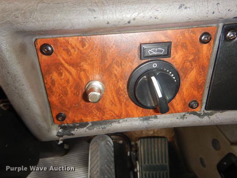 image for item EW9569 2002 Kenworth T300 propane fuel truck