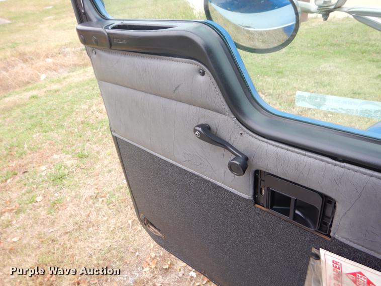 image for item EW9569 2002 Kenworth T300 propane fuel truck