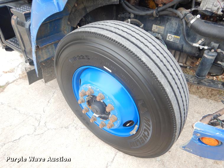 image for item EW9569 2002 Kenworth T300 propane fuel truck