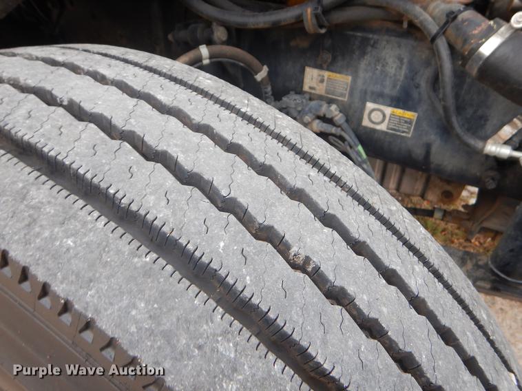 image for item EW9569 2002 Kenworth T300 propane fuel truck