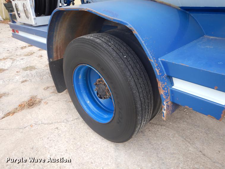 image for item EW9569 2002 Kenworth T300 propane fuel truck