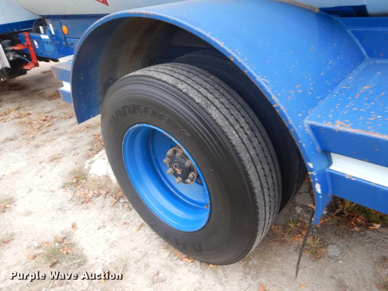 image for item EW9569 2002 Kenworth T300 propane fuel truck