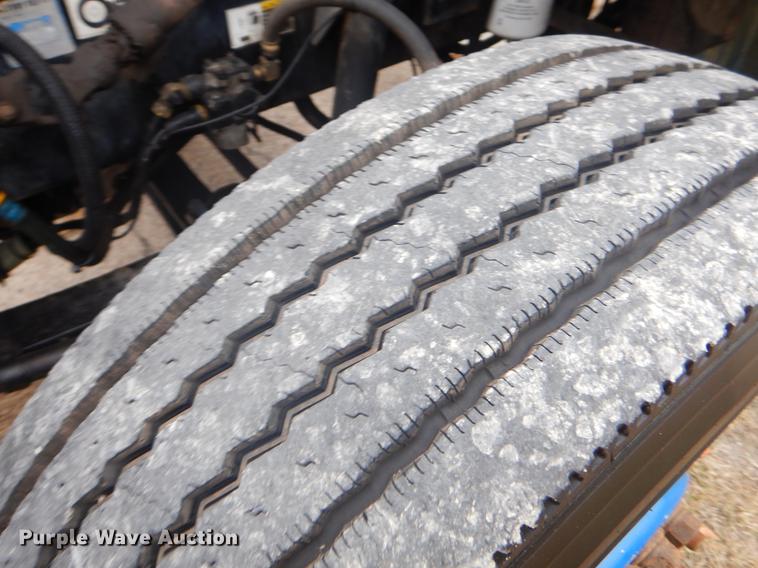 image for item EW9569 2002 Kenworth T300 propane fuel truck