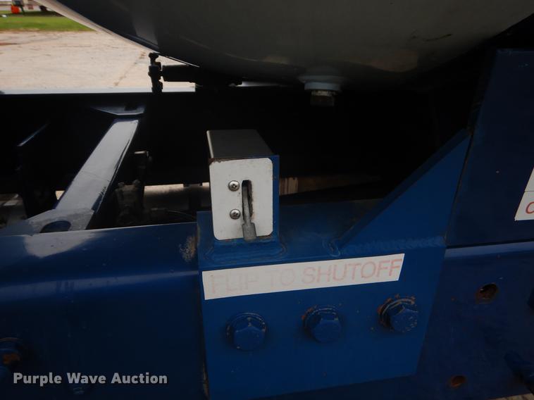 image for item EW9569 2002 Kenworth T300 propane fuel truck