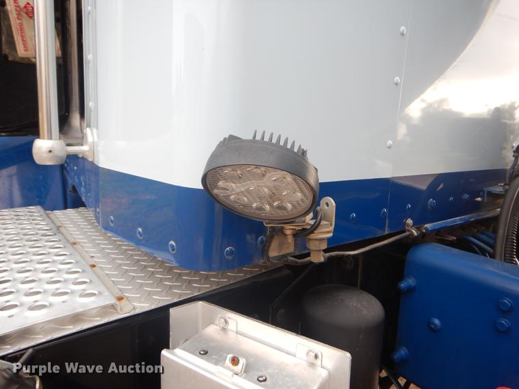 image for item EW9569 2002 Kenworth T300 propane fuel truck