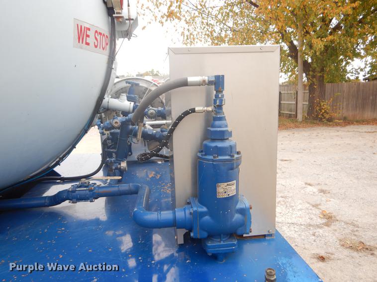 image for item EW9569 2002 Kenworth T300 propane fuel truck