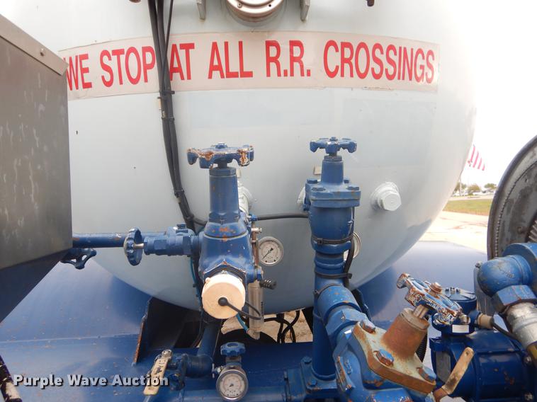 image for item EW9569 2002 Kenworth T300 propane fuel truck