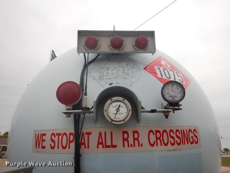 image for item EW9569 2002 Kenworth T300 propane fuel truck