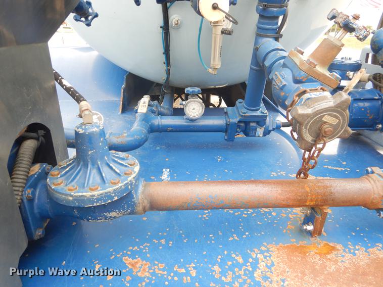 image for item EW9569 2002 Kenworth T300 propane fuel truck