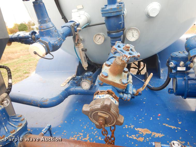 image for item EW9569 2002 Kenworth T300 propane fuel truck