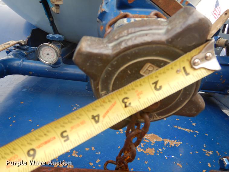 image for item EW9569 2002 Kenworth T300 propane fuel truck