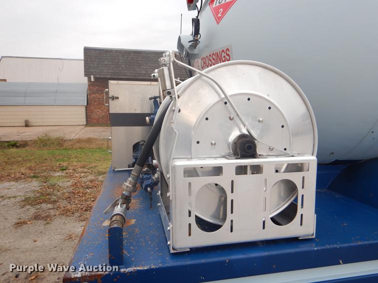 image for item EW9569 2002 Kenworth T300 propane fuel truck