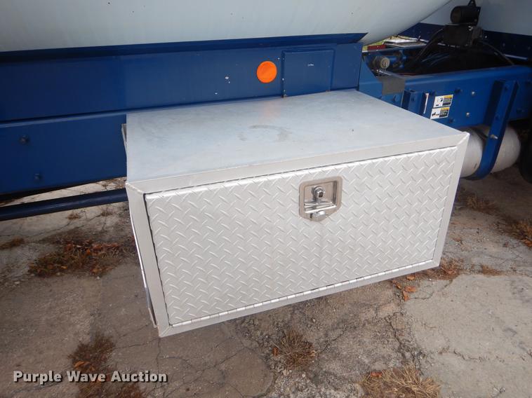 image for item EW9569 2002 Kenworth T300 propane fuel truck