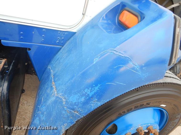 image for item EW9569 2002 Kenworth T300 propane fuel truck