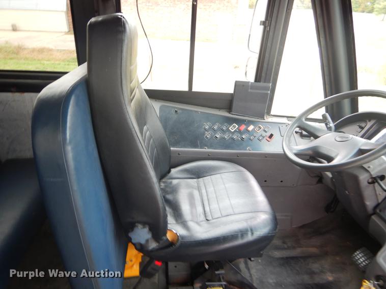 image for item EW9571 2006 Freightliner Thomas school bus