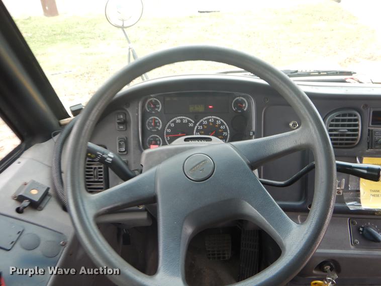 image for item EW9571 2006 Freightliner Thomas school bus