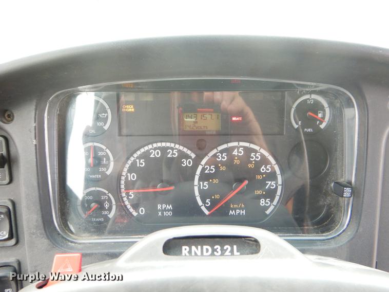 image for item EW9571 2006 Freightliner Thomas school bus