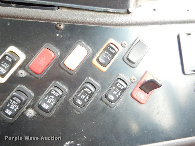 image for item EW9571 2006 Freightliner Thomas school bus