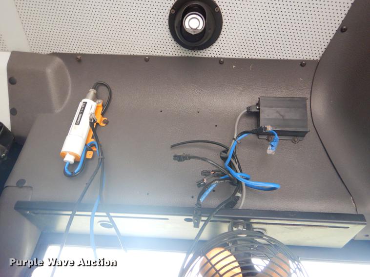 image for item EW9571 2006 Freightliner Thomas school bus