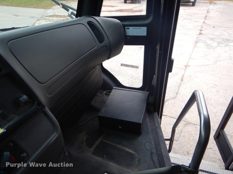 image for item EW9571 2006 Freightliner Thomas school bus