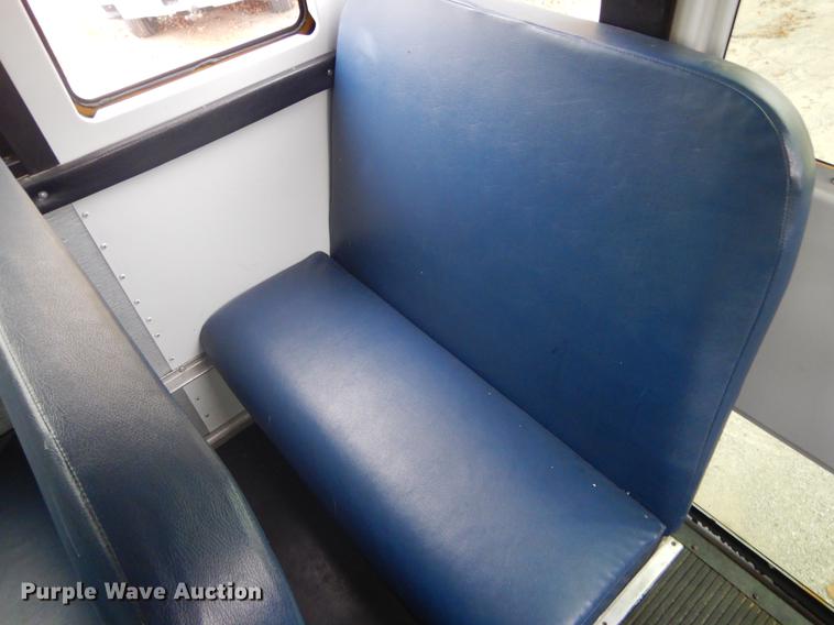 image for item EW9571 2006 Freightliner Thomas school bus