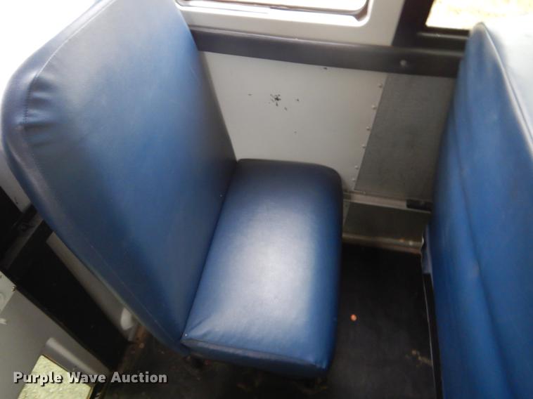 image for item EW9571 2006 Freightliner Thomas school bus