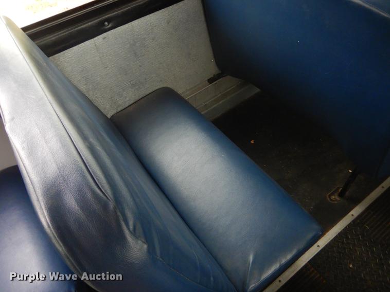 image for item EW9571 2006 Freightliner Thomas school bus