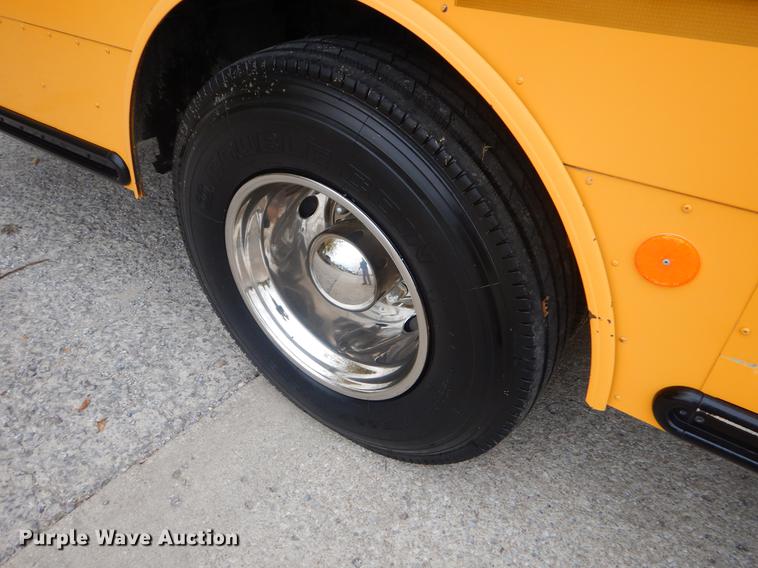 image for item EW9571 2006 Freightliner Thomas school bus